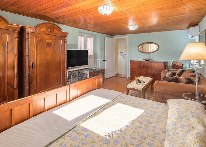 Dom wakacyjny Gorgeous In With Wifi Ravni