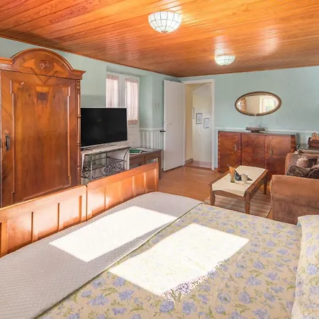Holiday home Pet Friendly In With House Sea View Ravni